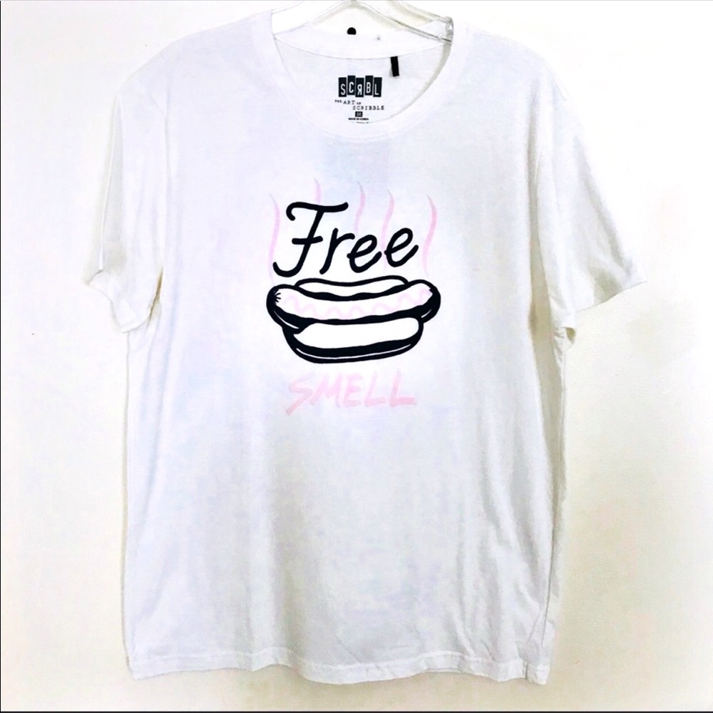 UO “Free Smell” Hotdog Color Changing Graphic T M